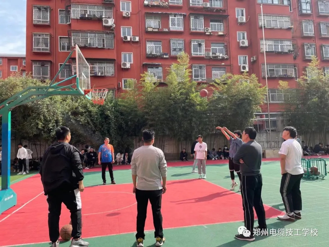 青春的较量，友谊的延续 —郑州电缆技工学校篮球赛颁奖典礼暨师生友谊赛圆满举行(图文)