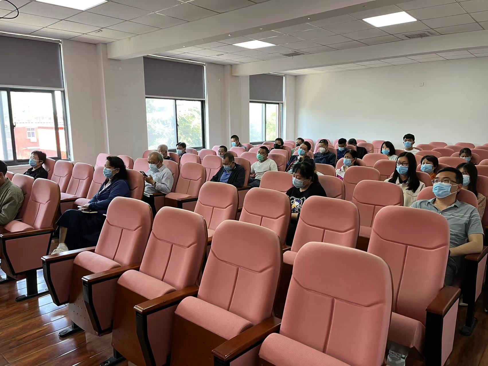 防疫情 促发展——郑州电缆技工学校全体教职工会
