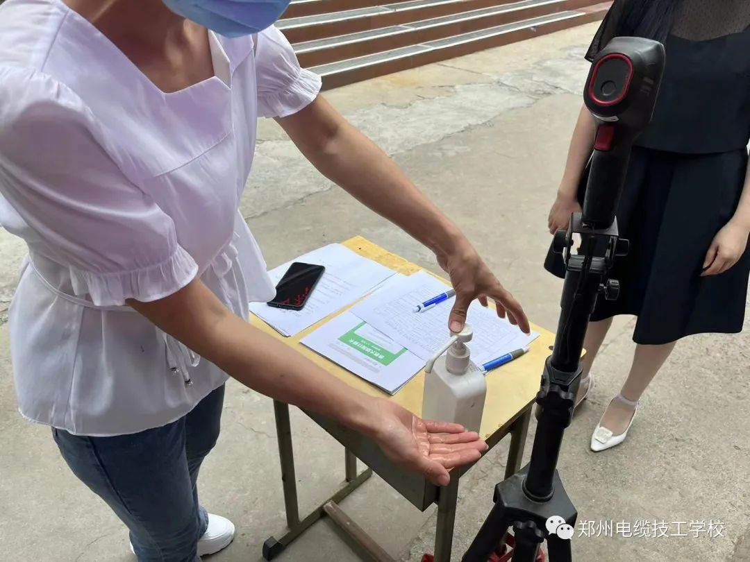 学校组织开展开学迎新工作和疫情防控应急演练