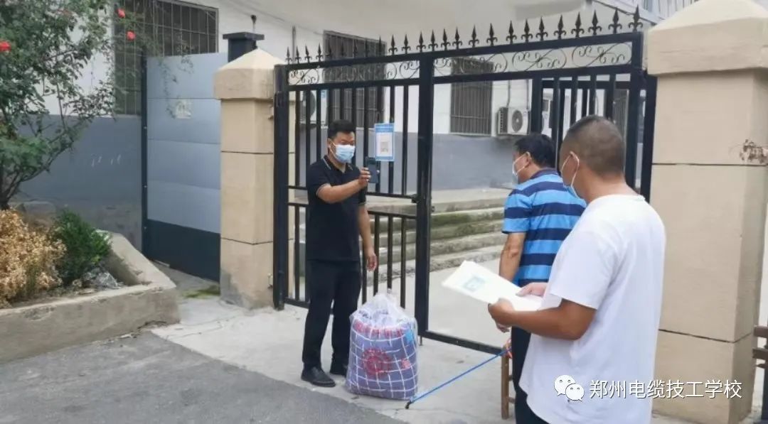 学校组织开展开学迎新工作和疫情防控应急演练