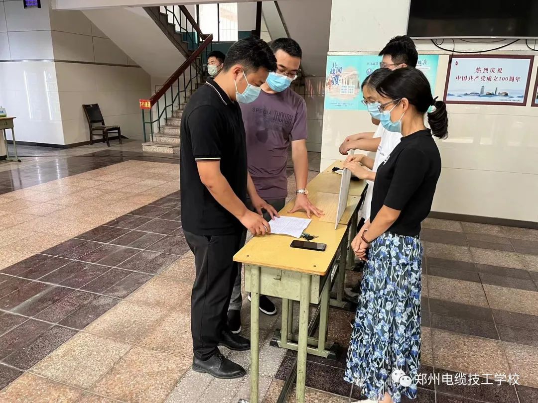 学校组织开展开学迎新工作和疫情防控应急演练