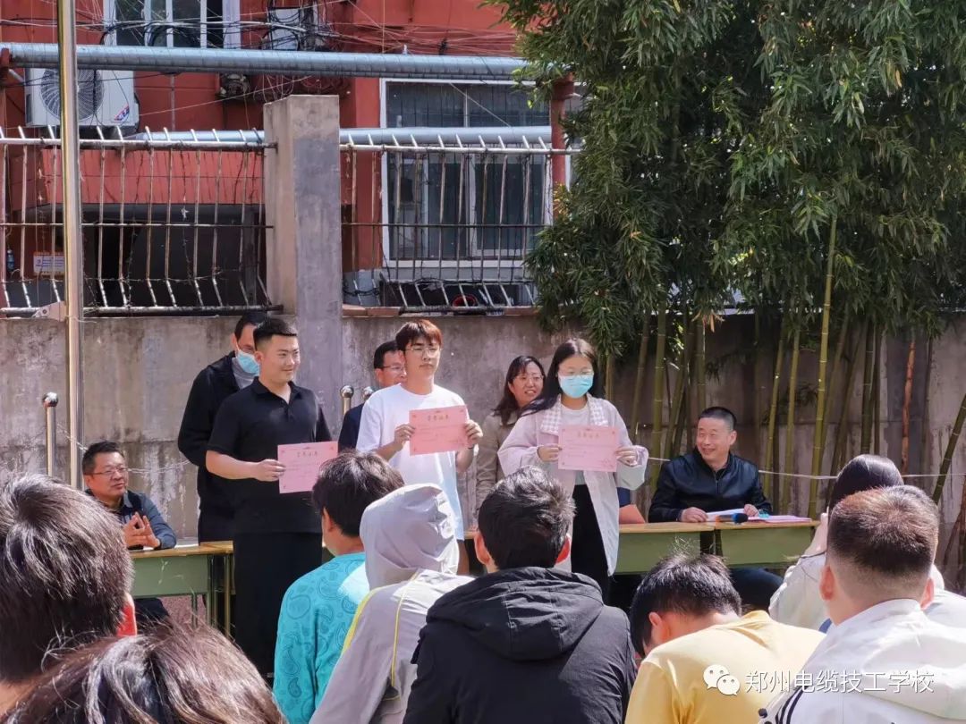 师生共运动、快乐伴成长——趣味运动会颁奖仪式暨师生羽毛球友谊赛