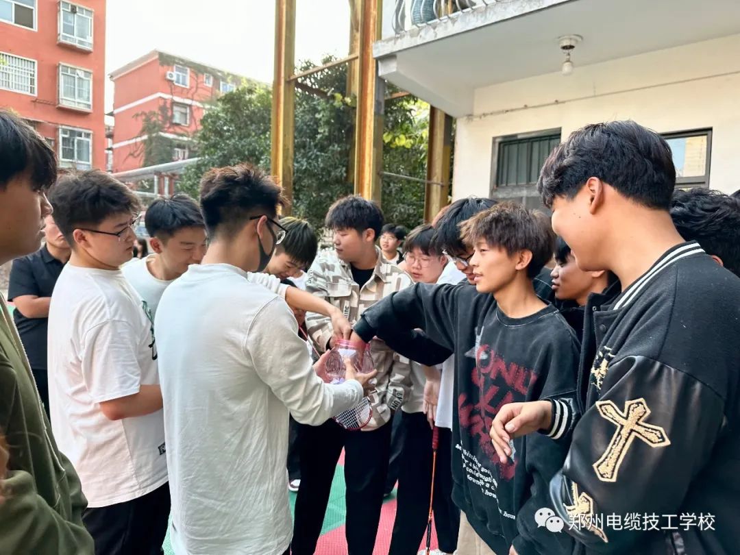 “三走”系列校园文娱活动羽毛球比赛